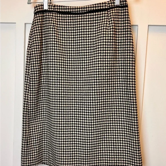 HAROLDS Siz 8 100% Wool Herringbone Skirt Black White Lined Academia Luxury Chic - Picture 10 of 10